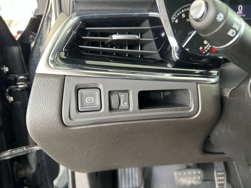 Used 2022 Cadillac XT6 Premium Luxury FWD image 16