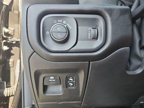 Used 2020 RAM 1500 Big Horn RWD image 30