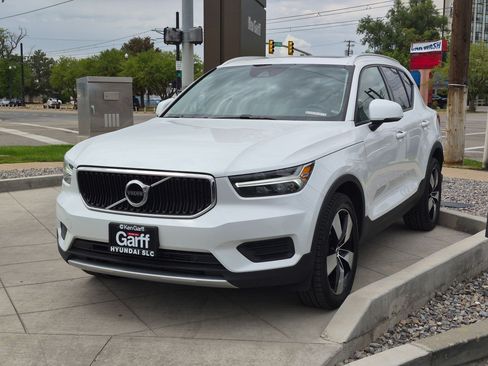 Used 2022 Volvo XC40 T5 Momentum AWD/4WD image 9