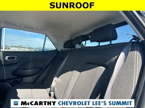 Used 2024 Hyundai Venue SEL image 33