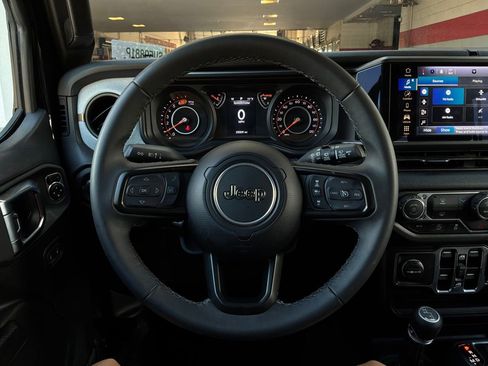 Used 2025 Jeep Wrangler Unlimited Sport AWD/4WD image 29