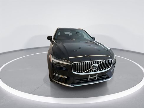 Used 2022 Volvo XC60 B6 Inscription w/ Advanced Package image 3