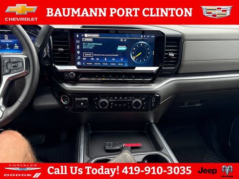 Used 2025 Chevrolet Silverado 2500 LTZ w/ LTZ Convenience Package AWD/4WD image 18