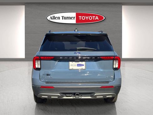 Used 2025 Ford Explorer Active w/ Active Comfort Package image 7