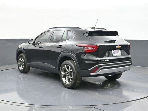 New 2026 Chevrolet Trax LT w/ Driver Confidence Package FWD image 9