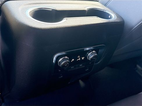 Used 2022 GMC Yukon SLT w/ SLT Luxury Package image 28