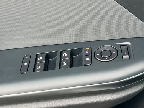 Used 2025 Kia K4 LXS image 12