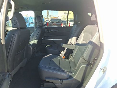 Certified 2025 Chevrolet Traverse LT image 10