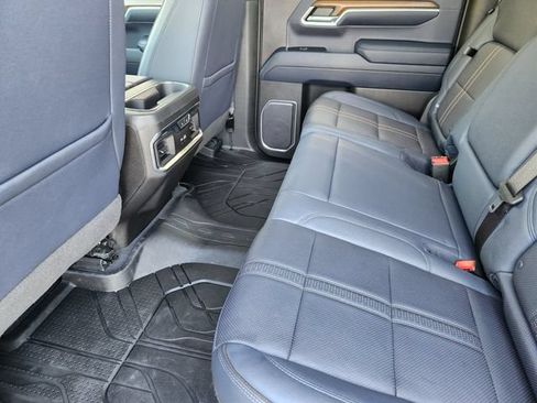 Used 2022 Chevrolet Silverado 1500 High Country w/ High Country Premium Package AWD/4WD image 31
