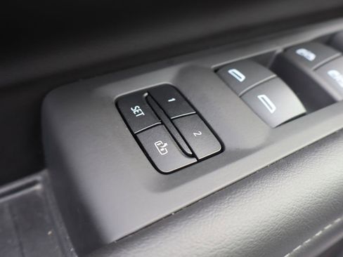 Used 2023 Chevrolet Suburban Z71 w/ Luxury Package image 13