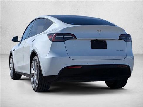 Used 2021 Tesla Model Y Long Range image 8