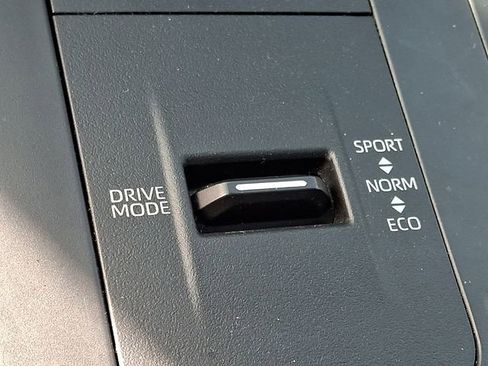 Used 2021 Toyota Highlander XLE image 27