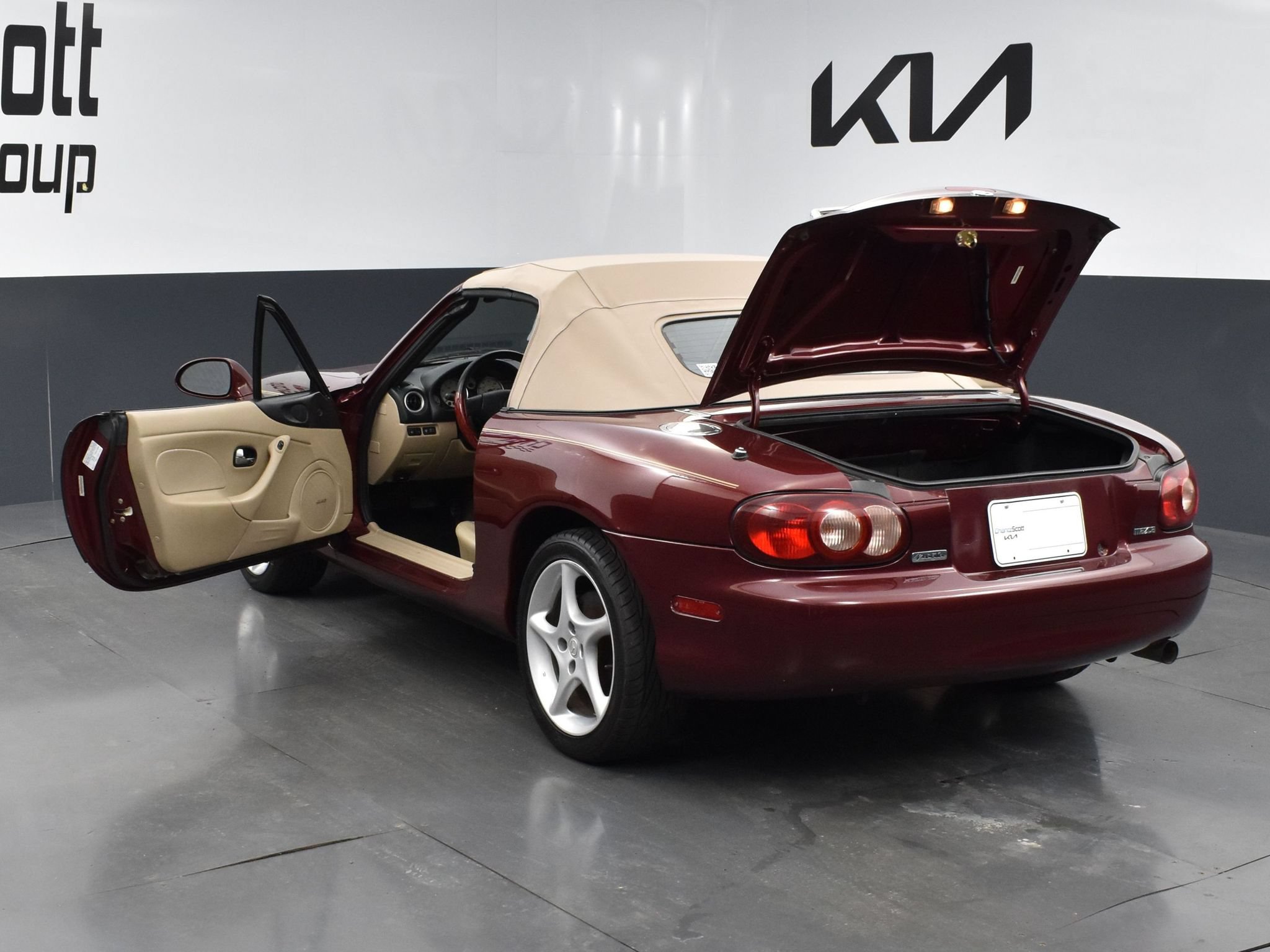 Used 2003 MAZDA MX-5 Miata RWD image 27