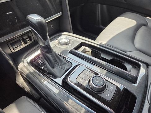 Used 2024 Nissan Armada SV AWD/4WD image 20