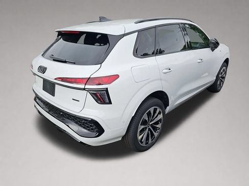 New 2026 Audi Q3 quattro 2.0T AWD/4WD image 3