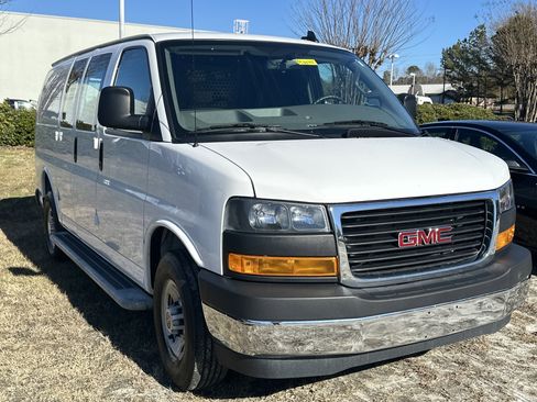 Used 2024 GMC Savana 2500 w/ Driver Convenience Package image 3