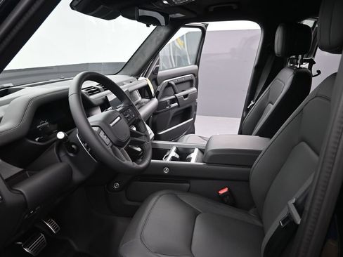 Used 2025 Land Rover Defender 110 V8 AWD/4WD image 25