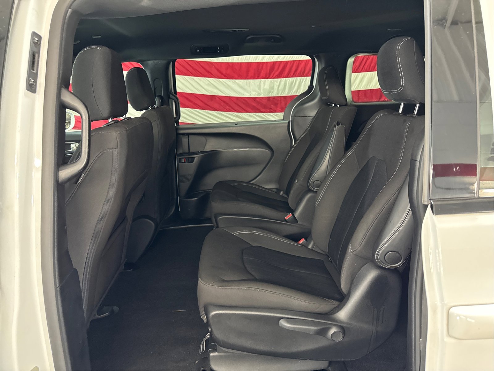 Used 2020 Chrysler Pacifica Touring w/ S Appearance Package FWD image 10