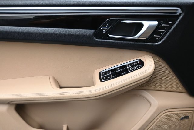 Used 2019 Porsche Macan AWD/4WD image 7