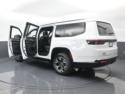 Used 2023 Jeep Wagoneer L Series III w/ Preferred Equipment Group image 80