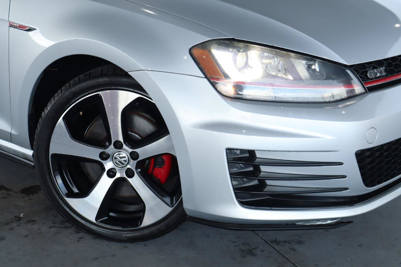 Used 2016 Volkswagen GTI SE w/ Lighting Package (SEL) FWD image 4