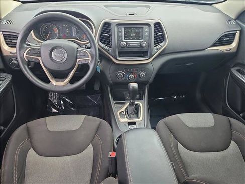 Used 2017 Jeep Cherokee Sport FWD image 16