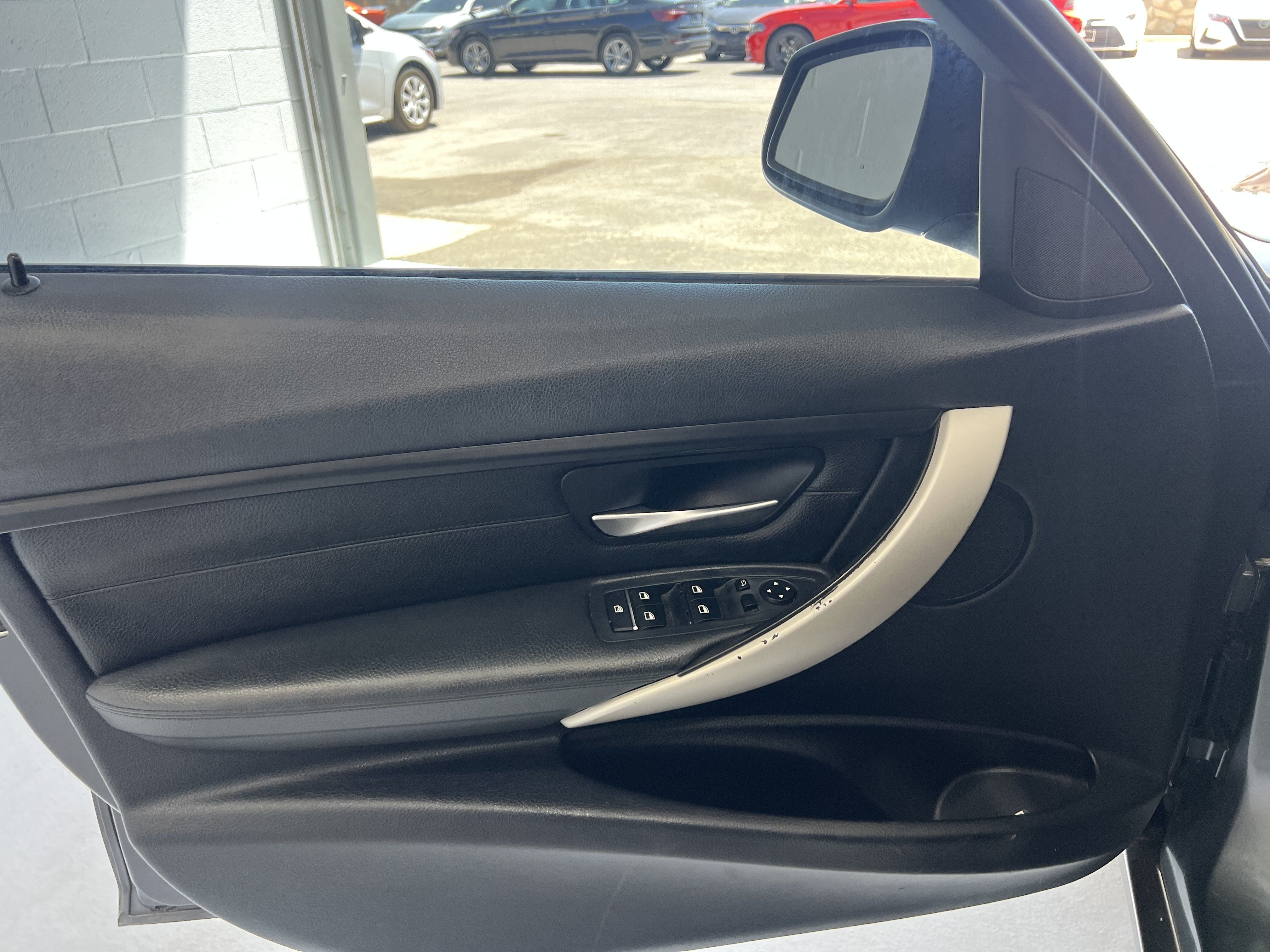 Used 2016 BMW 320i Sedan RWD image 9