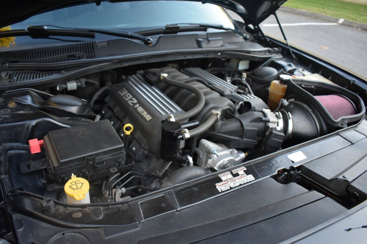 Used 2016 Dodge Challenger SRT RWD image 37