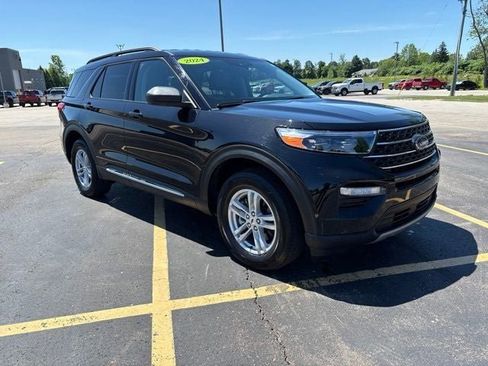 Used 2024 Ford Explorer XLT w/ Equipment Group 202A AWD/4WD image 29