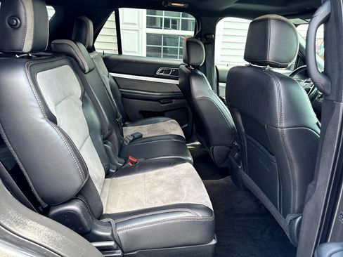 Used 2017 Ford Explorer XLT w/ Equipment Group 202A image 15