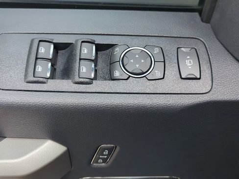 Used 2022 Ford F350 Lariat w/ Chrome Package image 17