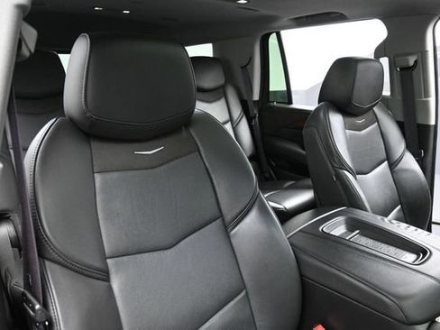 Used 2017 Cadillac Escalade Luxury AWD/4WD image 35