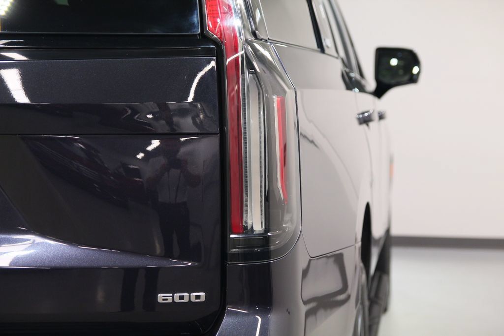 Used 2022 Cadillac Escalade Sport w/ LPO, Floor Liner Package AWD/4WD image 15