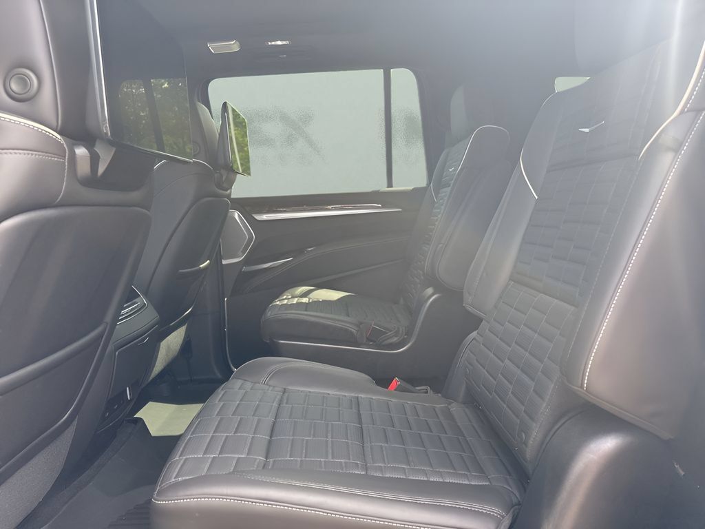 Used 2025 Cadillac Escalade ESV Sport Platinum AWD/4WD image 13
