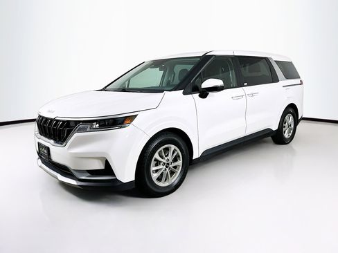 Used 2024 Kia Carnival LX image 3