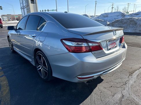 Used 2016 Honda Accord Touring image 7