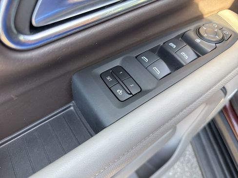 Used 2023 GMC Yukon SLT w/ Max Trailering Package image 11