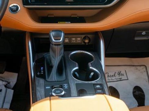 Used 2023 Toyota Highlander Platinum image 18