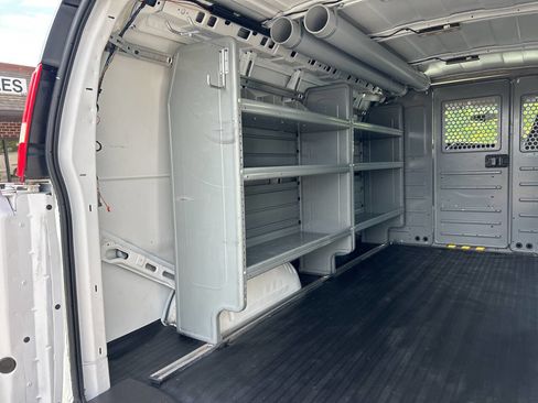 Used 2017 Chevrolet Express 2500 image 21