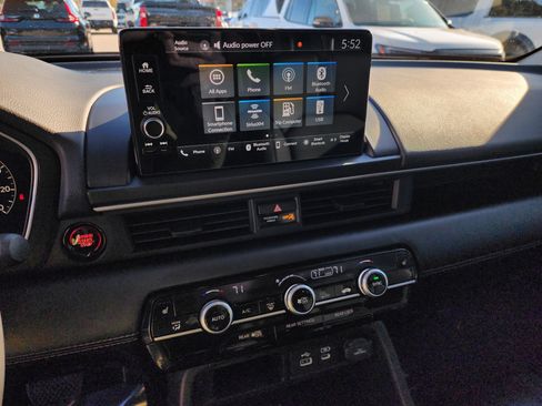 Used 2025 Honda Pilot EX-L image 19