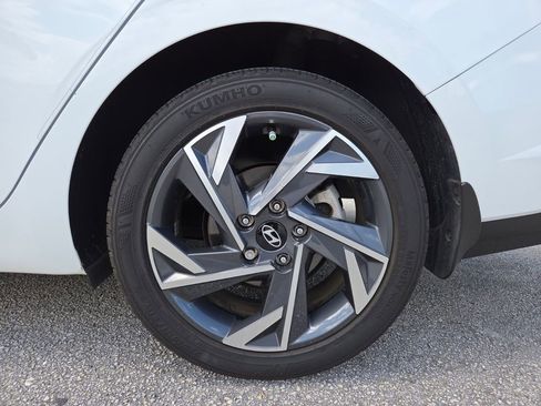 Used 2025 Hyundai Elantra Sport FWD image 15