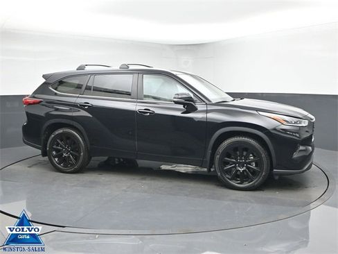 Used 2023 Toyota Highlander Bronze Edition image 1