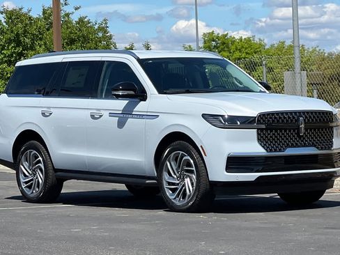 New 2026 Lincoln Navigator Premiere AWD/4WD image 10