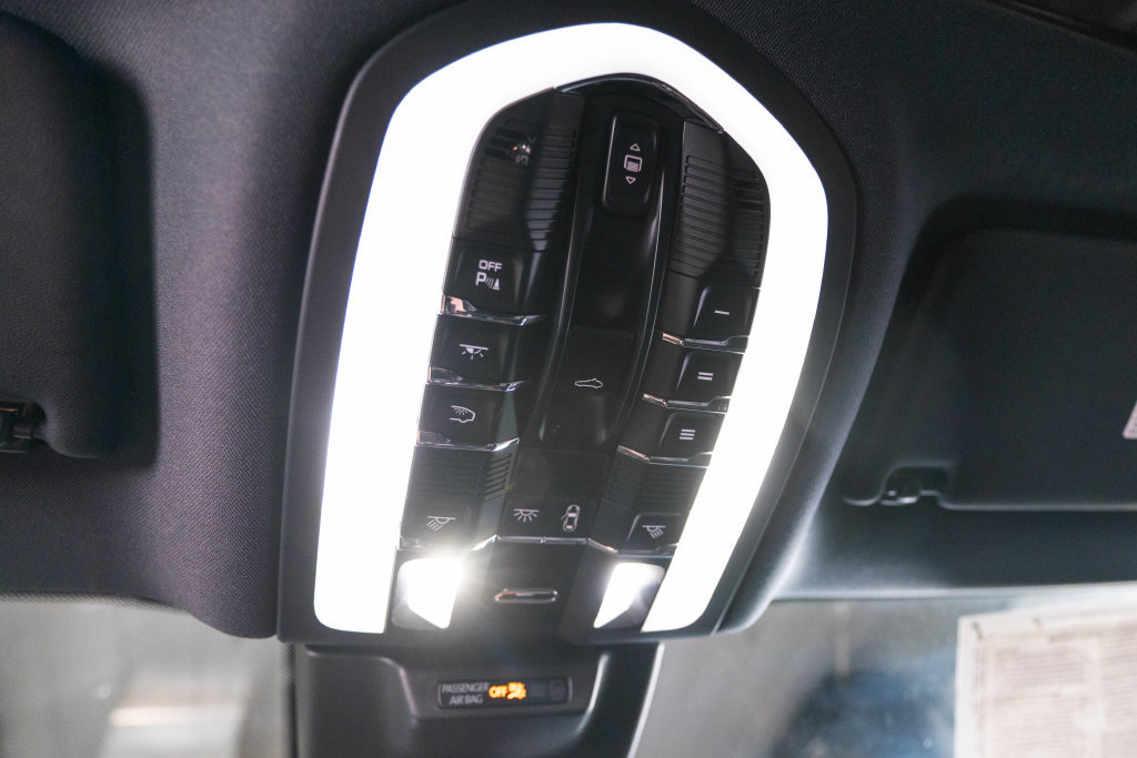 Certified 2023 Porsche Macan AWD/4WD image 28