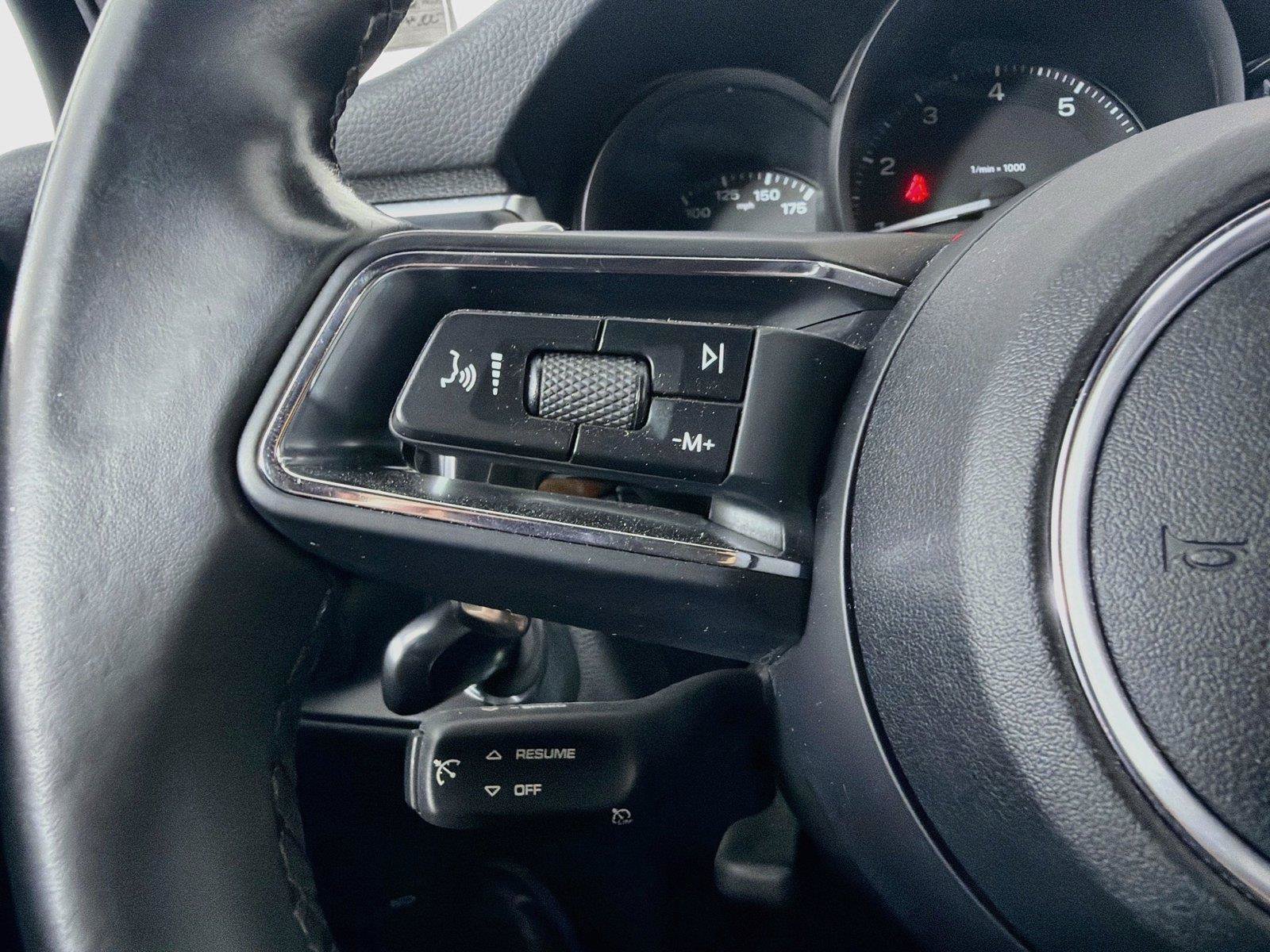 Certified 2022 Porsche Macan AWD/4WD image 12