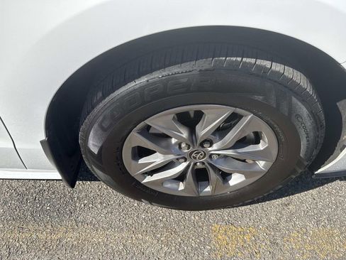 Certified 2023 Toyota Sienna LE image 10