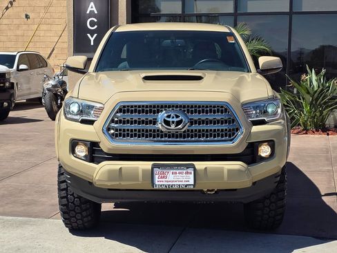 Used 2017 Toyota Tacoma TRD Sport w/ Tow Package image 5