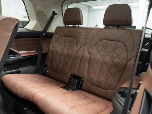 Used 2025 BMW X7 xDrive40i w/ Premium Package AWD/4WD image 17