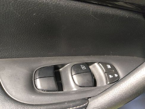 Used 2020 Nissan Rogue S FWD image 27