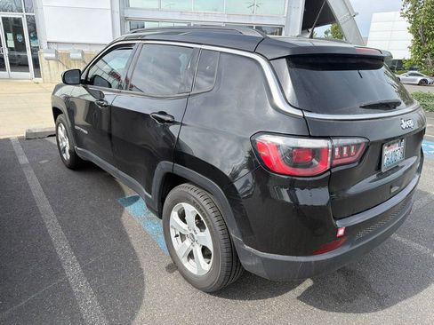 Used 2018 Jeep Compass Latitude w/ Popular Equipment Group FWD image 3